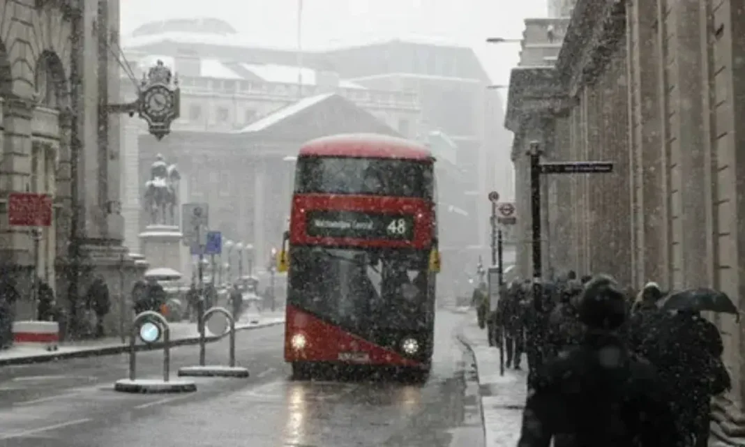 UK Braced for Significant Snowstorm Bringing Potential White Christmas